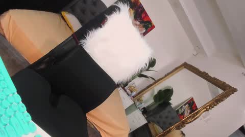 Snapshot of prettyjuliax chatting on 01/19/25, 01:53 prettyjuliax online show from 01/19/25, 01:53