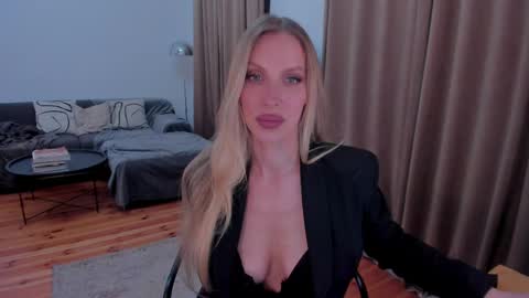 Eva online show from 05/15/26, 11:01