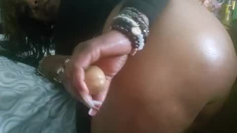 Mona Red online show from 03/12/25, 12:36