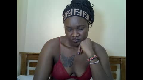 Snapshot of prettyliz30 chatting on 04/21/26, 05:58 LILIAN online show from 04/21/26, 05:58
