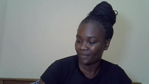 Snapshot of prettyliz30 chatting on 04/22/26, 04:30 LILIAN online show from 04/22/26, 04:30