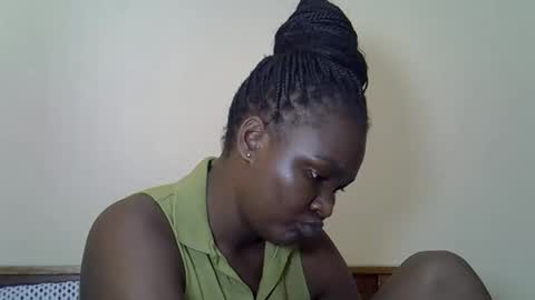 Snapshot of prettyliz30 chatting on 04/24/26, 01:57 LILIAN online show from 04/24/26, 01:57