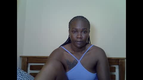 Snapshot of prettyliz30 chatting on 05/08/26, 01:55 LILIAN online show from 05/08/26, 01:55