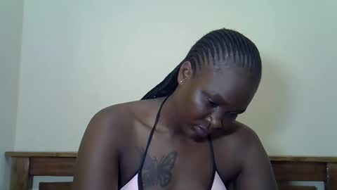 Snapshot of prettyliz30 chatting on 05/11/26, 04:04 LILIAN online show from 05/11/26, 04:04