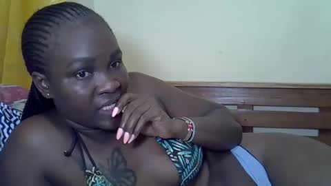 Snapshot of prettyliz30 chatting on 05/14/26, 10:05 LILIAN online show from 05/14/26, 10:05
