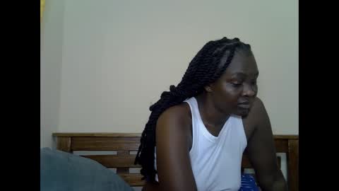 Snapshot of prettyliz30 chatting on 05/26/26, 12:17 LILIAN online show from 05/26/26, 12:17
