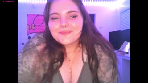 Snapshot of prettypearl123 chatting on 09/24/25, 04:27 pretttypearl online show from 09/24/25, 04:27