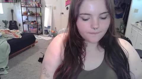 Snapshot of prettypearl123 chatting on 10/25/25, 08:58 pretttypearl online show from 10/25/25, 08:58