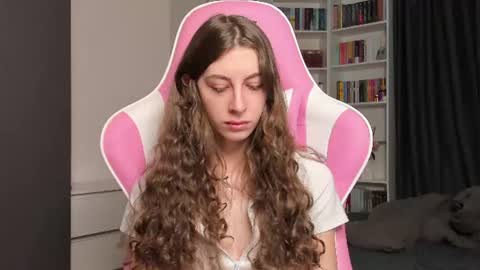 Snapshot of prettysomething chatting on 07/06/26, 05:37 Sophie next stream will be at Monday i will wait you guys online show from 07/06/26, 05:37