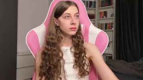 Snapshot of prettysomething chatting on 07/07/26, 06:05 Sophie next stream will be at Monday i will wait you guys online show from 07/07/26, 06:05