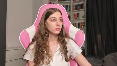 Snapshot of prettysomething chatting on 07/18/26, 06:39 Sophie next stream will be at Monday i will wait you guys online show from 07/18/26, 06:39