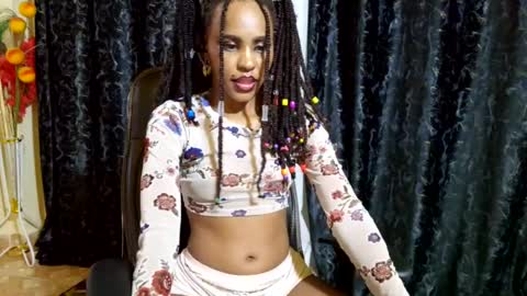 Snapshot of priceless_sexy chatting on 12/30/24, 06:05 priceless_sexy online show from 12/30/24, 06:05