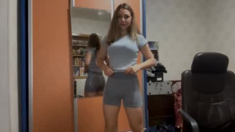 Amelia online show from 11/28/25, 04:42