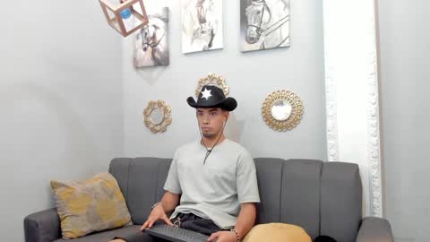 prince_arthur77 online show from 02/06/25, 01:10