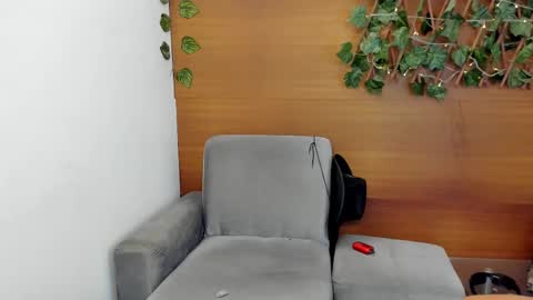 prince_arthur77 online show from 02/13/25, 04:22