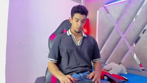 prince_arthur77 online show from 12/19/25, 02:24