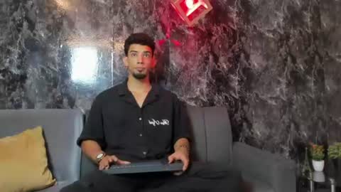 Snapshot of prince_arthur77 chatting on 07/08/26, 01:59 prince_arthur77 online show from 07/08/26, 01:59