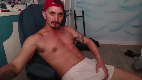 Snapshot of prince_raphael chatting on 08/04/26, 12:08 Riffraff online show from 08/04/26, 12:08