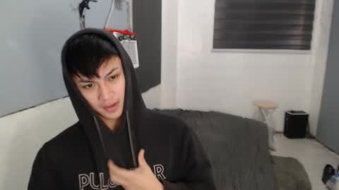 Snapshot of princeadrianx chatting on 11/14/25, 08:35 Prince Adrian online show from 11/14/25, 08:35