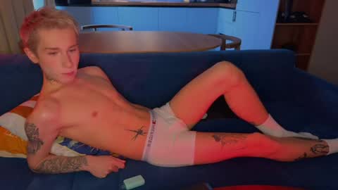 HUNTER LEO KEVIN online show from 04/18/26, 03:32