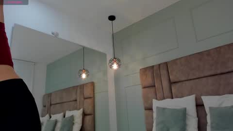 Paris online show from 02/03/25, 11:42