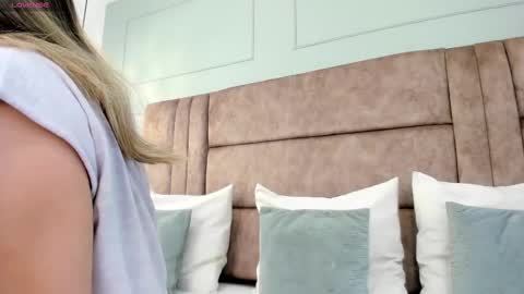 Paris online show from 02/21/25, 11:33