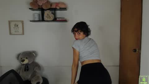 Snapshot of princess_an chatting on 10/14/25, 06:52 An online show from 10/14/25, 06:52