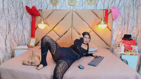 ANIEE online show from 12/17/25, 02:01