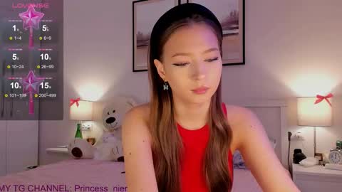 Snapshot of princess_nier chatting on 12/14/25, 09:08 Princess Diana online show from 12/14/25, 09:08