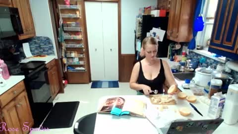 Snapshot of princess_rose_spades chatting on 10/03/25, 02:58 Princess Rose online show from 10/03/25, 02:58