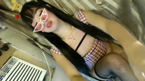 Snapshot of princess_thea123 chatting on 01/27/25, 04:41 My Love online show from 01/27/25, 04:41
