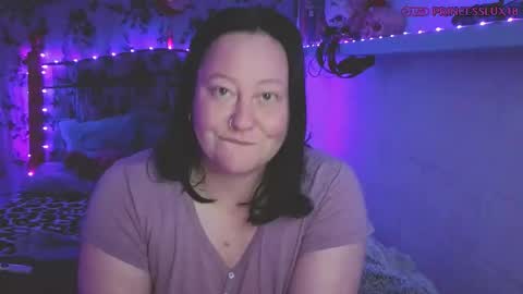 Snapshot of princesslux18 chatting on 09/22/25, 07:27 Lux Alot Luxi online show from 09/22/25, 07:27