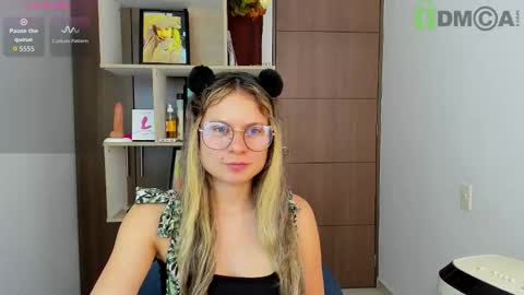 princessmariana25 online show from 10/18/25, 08:53
