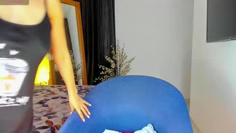 princessmariana25 online show from 12/15/25, 08:02