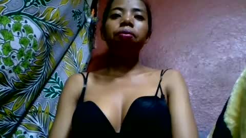 Snapshot of prisca880319 chatting on 06/15/26, 01:02 prisca880319 online show from 06/15/26, 01:02