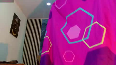 priscilarainbow online show from 02/25/25, 11:11