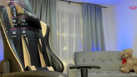    INDEPENDENT MODEL online show from 12/13/24, 02:32