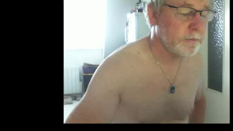 Snapshot of ptitrouquin chatting on 10/31/25, 08:37 ptitrouquin online show from 10/31/25, 08:37