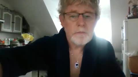 Snapshot of ptitrouquin chatting on 11/25/25, 08:03 ptitrouquin online show from 11/25/25, 08:03