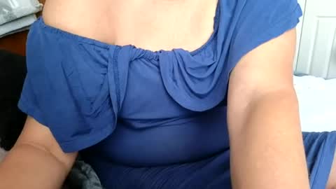 Snapshot of puddleslut420 chatting on 06/19/26, 04:44 Puddles online show from 06/19/26, 04:44