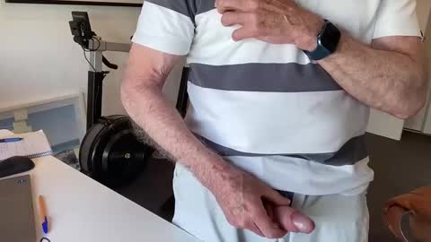 Snapshot of puffiest chatting on 12/20/24, 01:47 puffiest online show from 12/20/24, 01:47