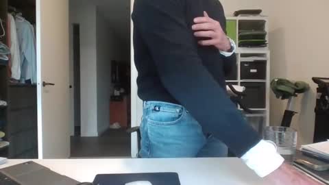 Snapshot of puffiest chatting on 09/12/25, 05:18 puffiest online show from 09/12/25, 05:18