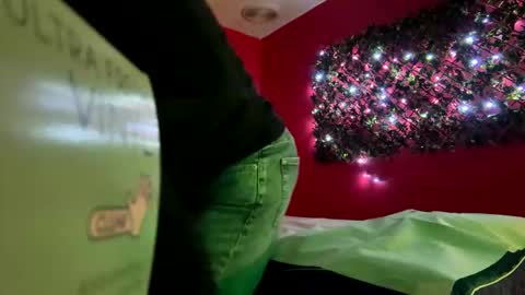 Snapshot of puffiest chatting on 09/24/25, 04:49 puffiest online show from 09/24/25, 04:49