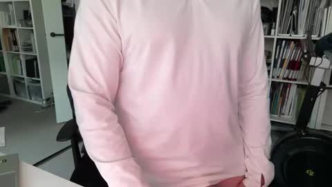 Snapshot of puffiest chatting on 10/31/25, 07:37 puffiest online show from 10/31/25, 07:37