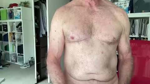 Snapshot of puffiest chatting on 03/01/26, 04:25 puffiest online show from 03/01/26, 04:25