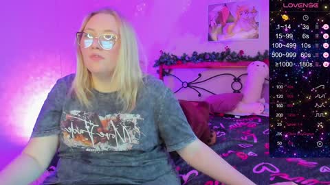 Snapshot of puffybun chatting on 12/17/24, 03:28 puffybun online show from 12/17/24, 03:28