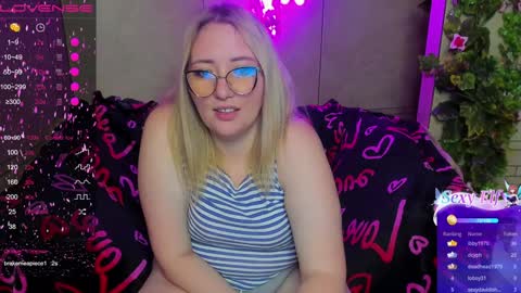 Snapshot of puffybun chatting on 12/27/24, 03:31 puffybun online show from 12/27/24, 03:31