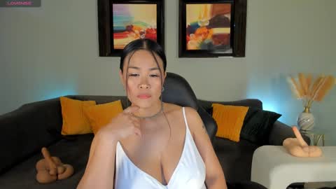 Pui Yee  online show from 09/18/25, 09:50