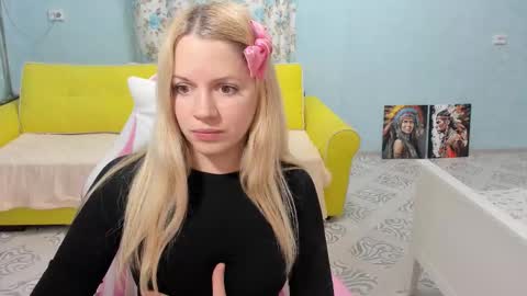 Victoria online show from 12/14/25, 02:44