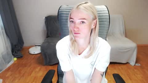 Polly online show from 09/25/25, 06:17